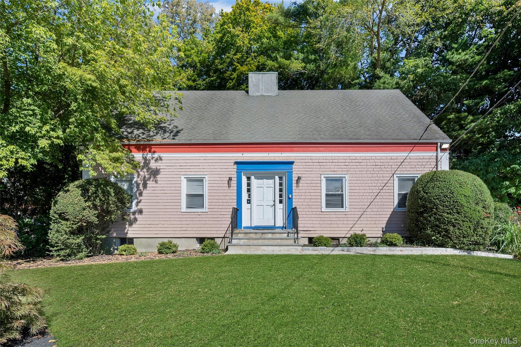 LOCATION, LOCATION, LOCATION!! Perfect for Medical office or multi-use...