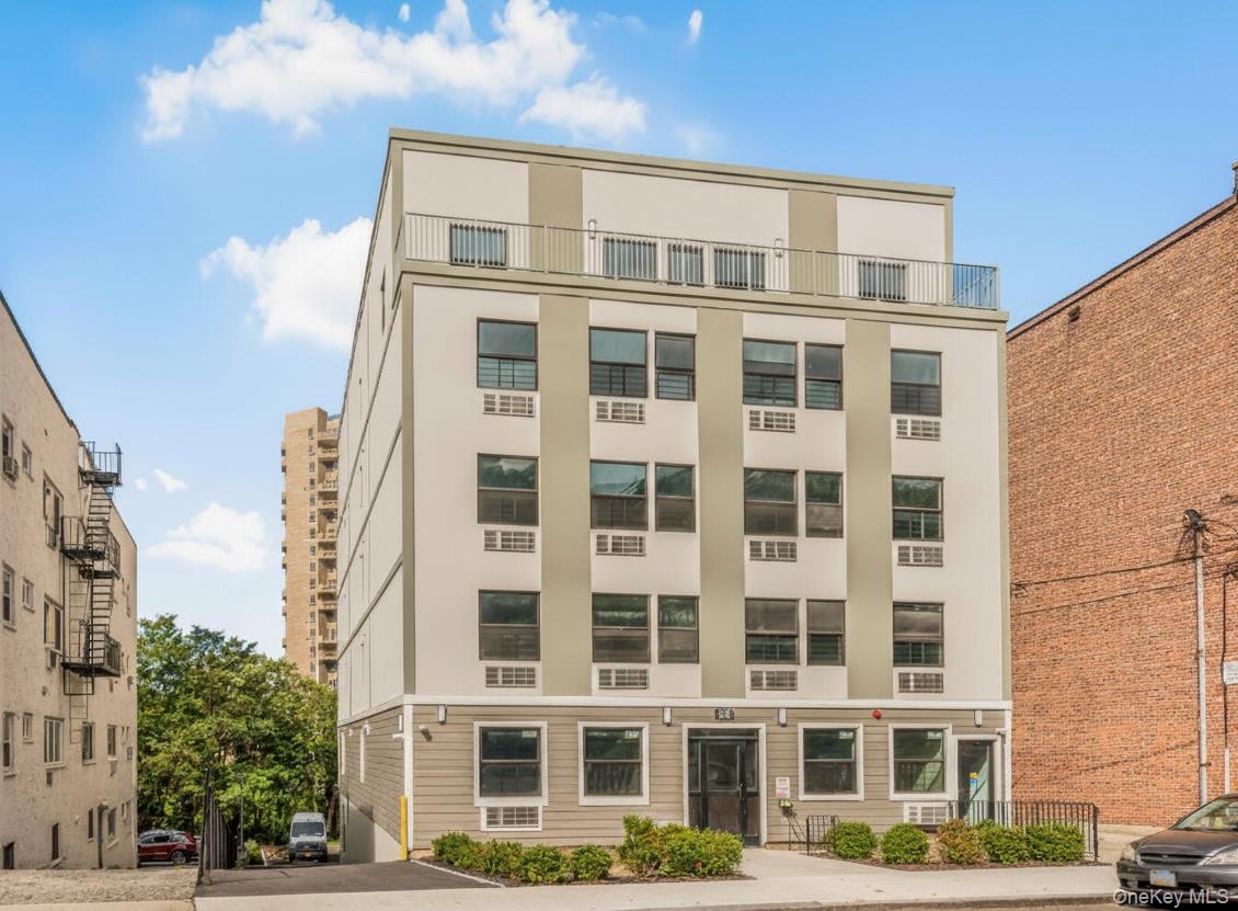 Be the very first resident to live in this stunning, amenity-rich buil...