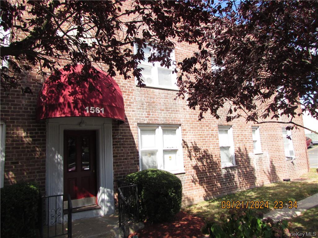 Lovely One Bedroom unit on second floor. Located in sought after The K...
