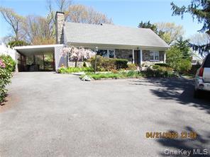 A beautiful spacious single family home.  Large living room with a coz...