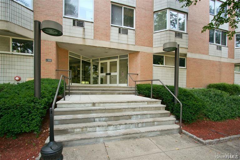 Welcome to The Regency in the heart of Downtown White Plains! This 1-b...