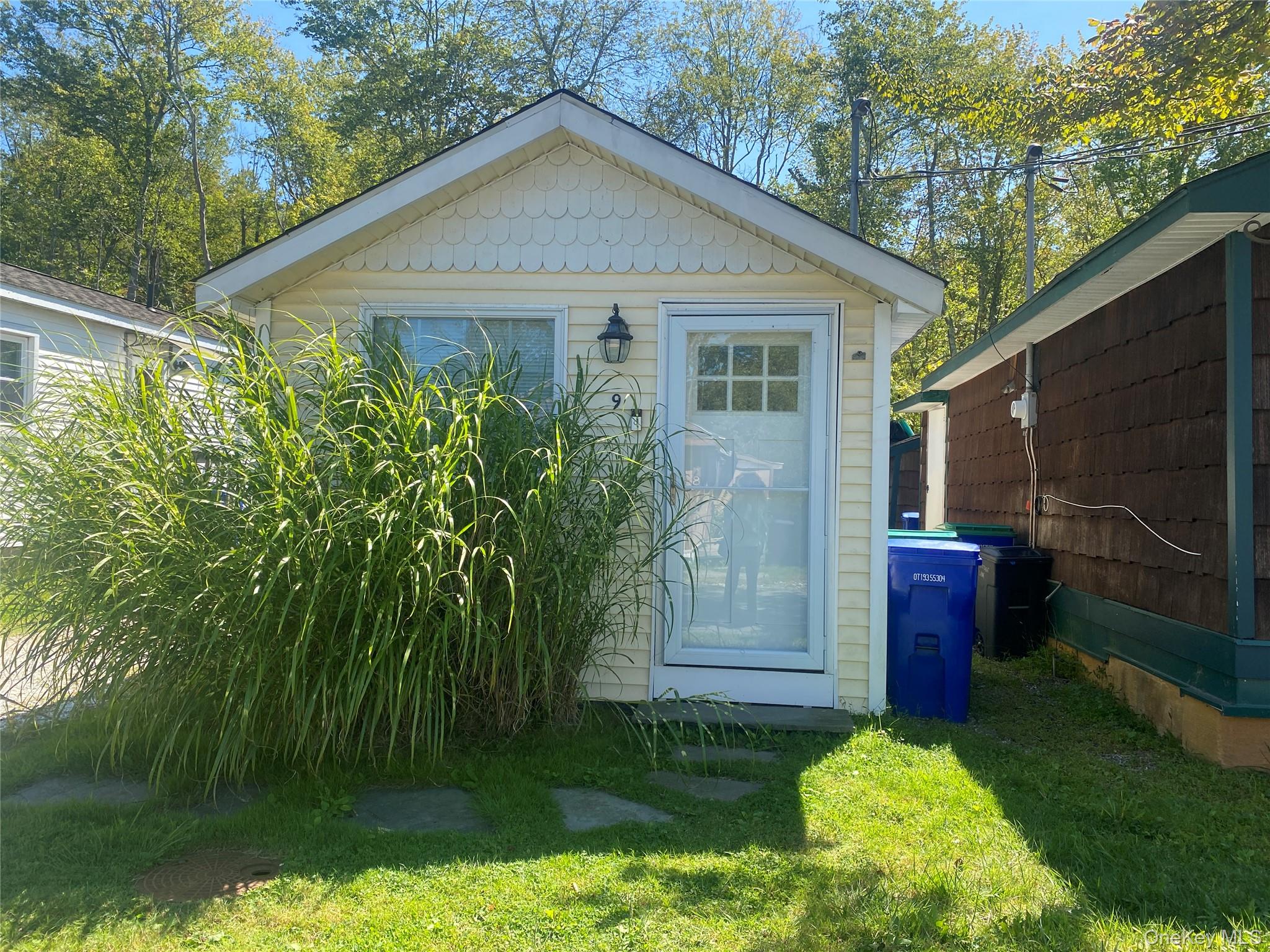 Enjoy this Cozy 1 Bedroom Dream Home in a Lovely Lake Front Community...