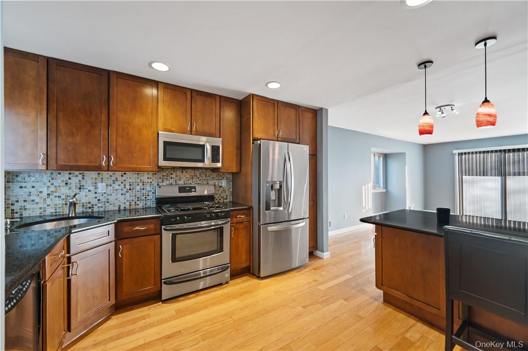 Be sure to come tour this beautifully updated end unit townhouse in Br...