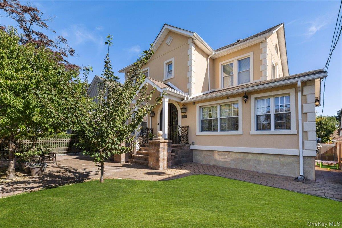 New Listing – 605 South 6th Avenue, Mount Vernon, NY
Welcome to this b...