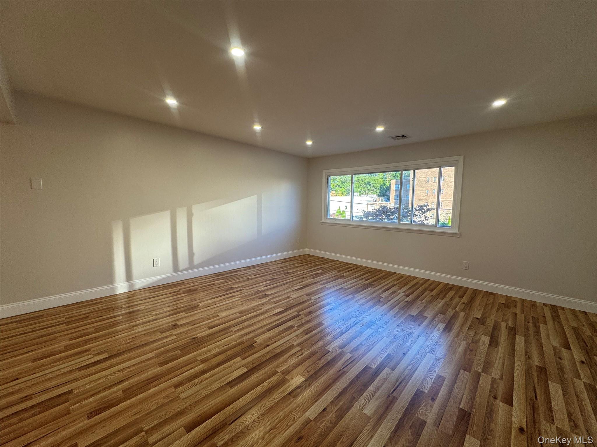 Fully Renovated 3-Bedroom/2Baths Apartment in Pelham, NY

Welcome to 2...