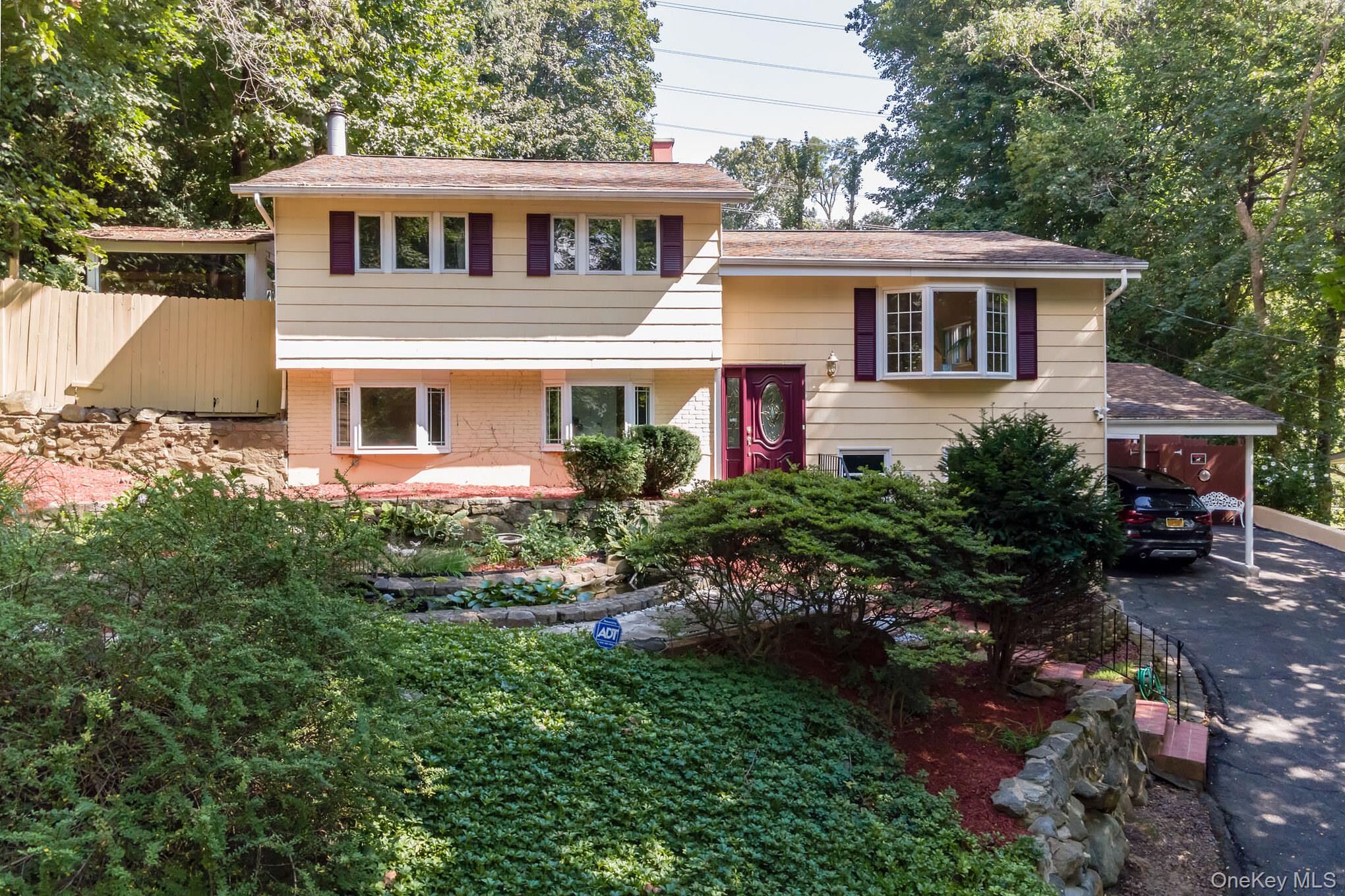 SPECTACULAR private sunlight 2600 Sq ft four bedroom home with gorgeou...