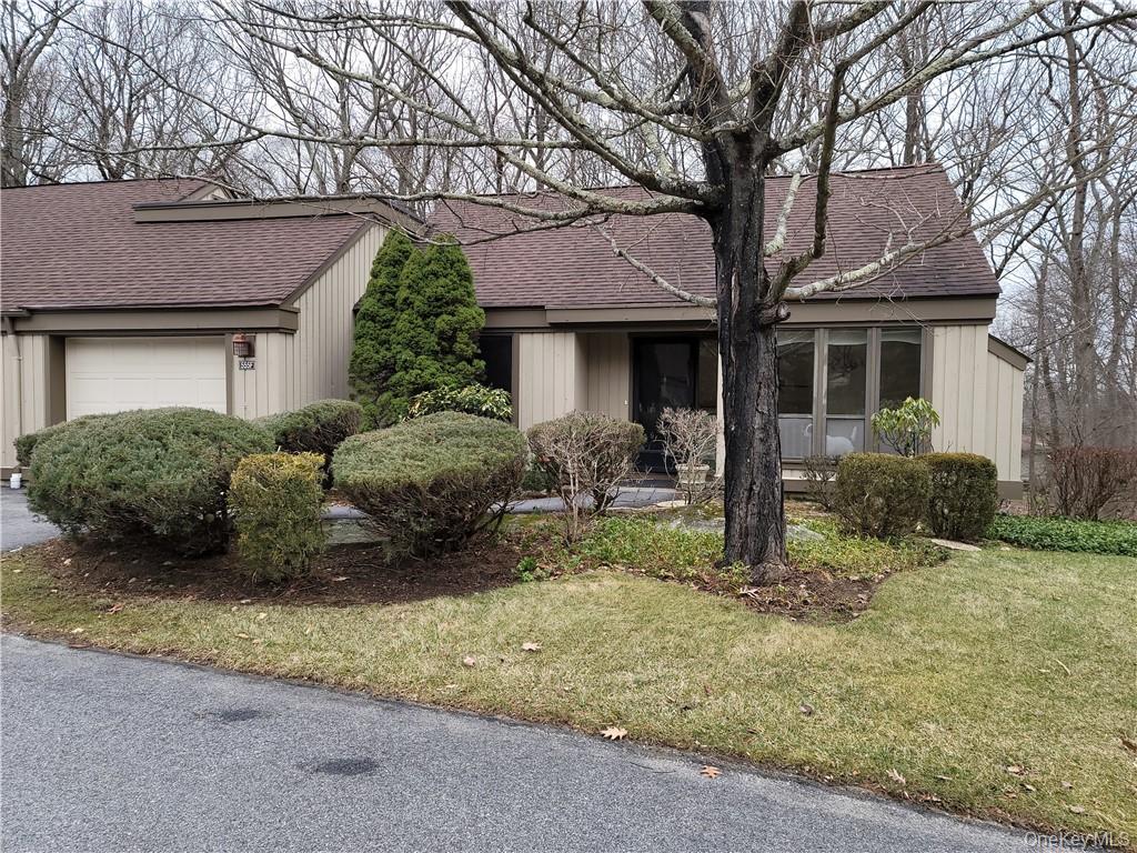 Opportunity is knocking to rent this spacious and updated 2BR Armonk e...