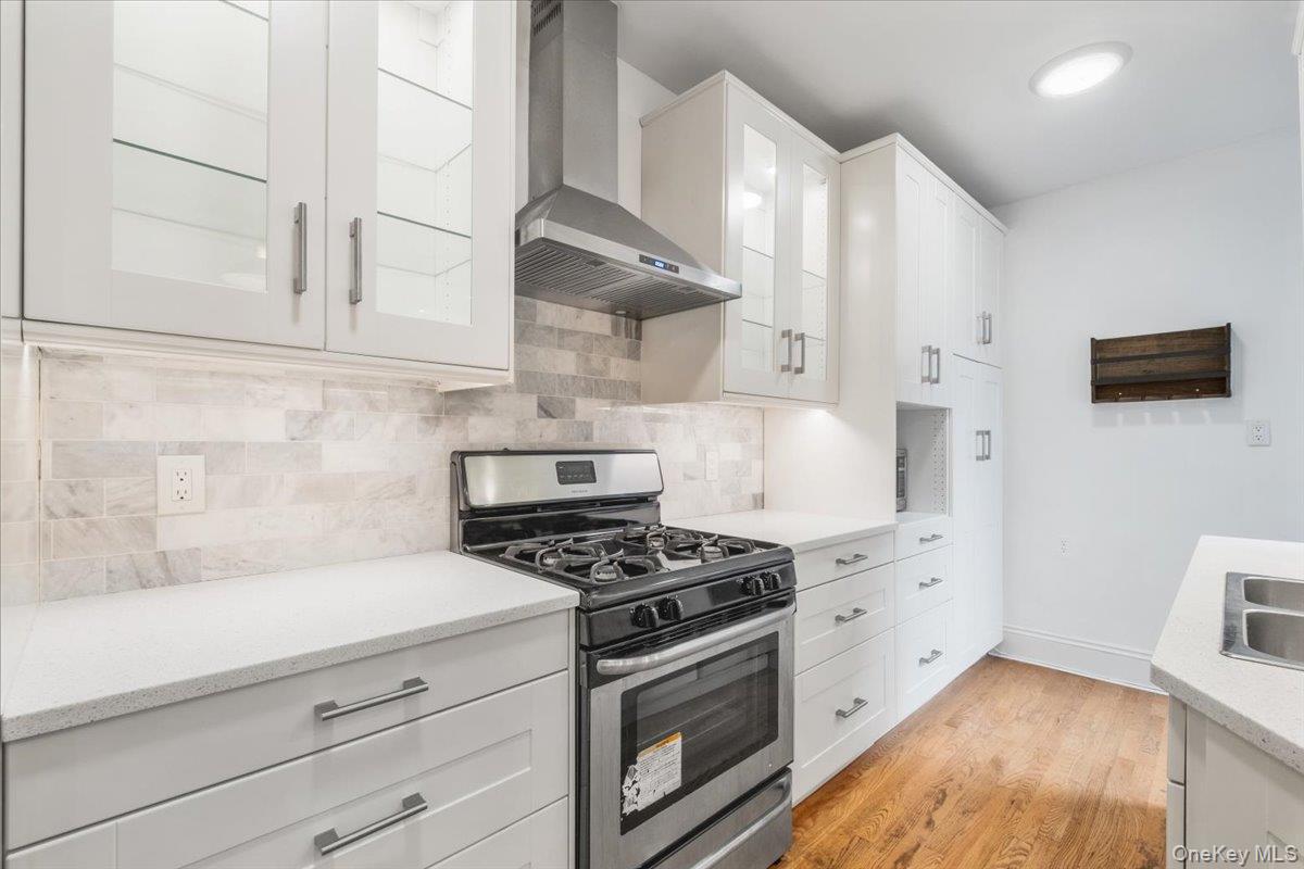 Renovated! Beautiful 1-Bedroom Condo in the Heart of White Plains

Mov...