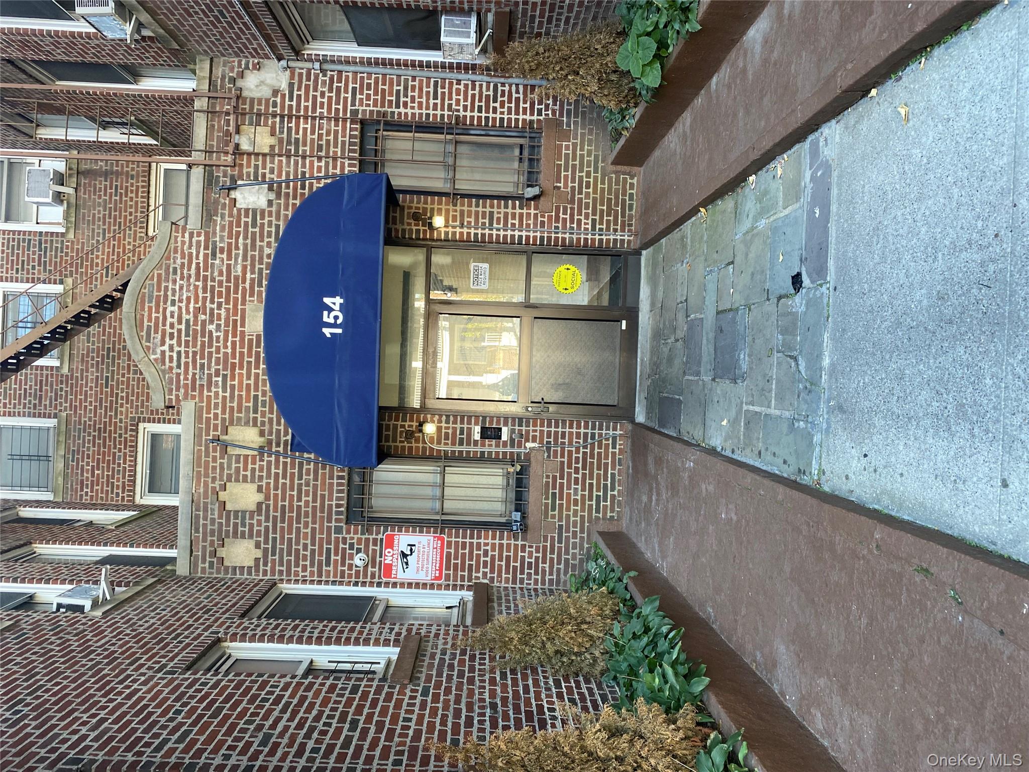 Move-in-ready 2 bedrooms Co-op apartment for rent on 1st floor, freshl...