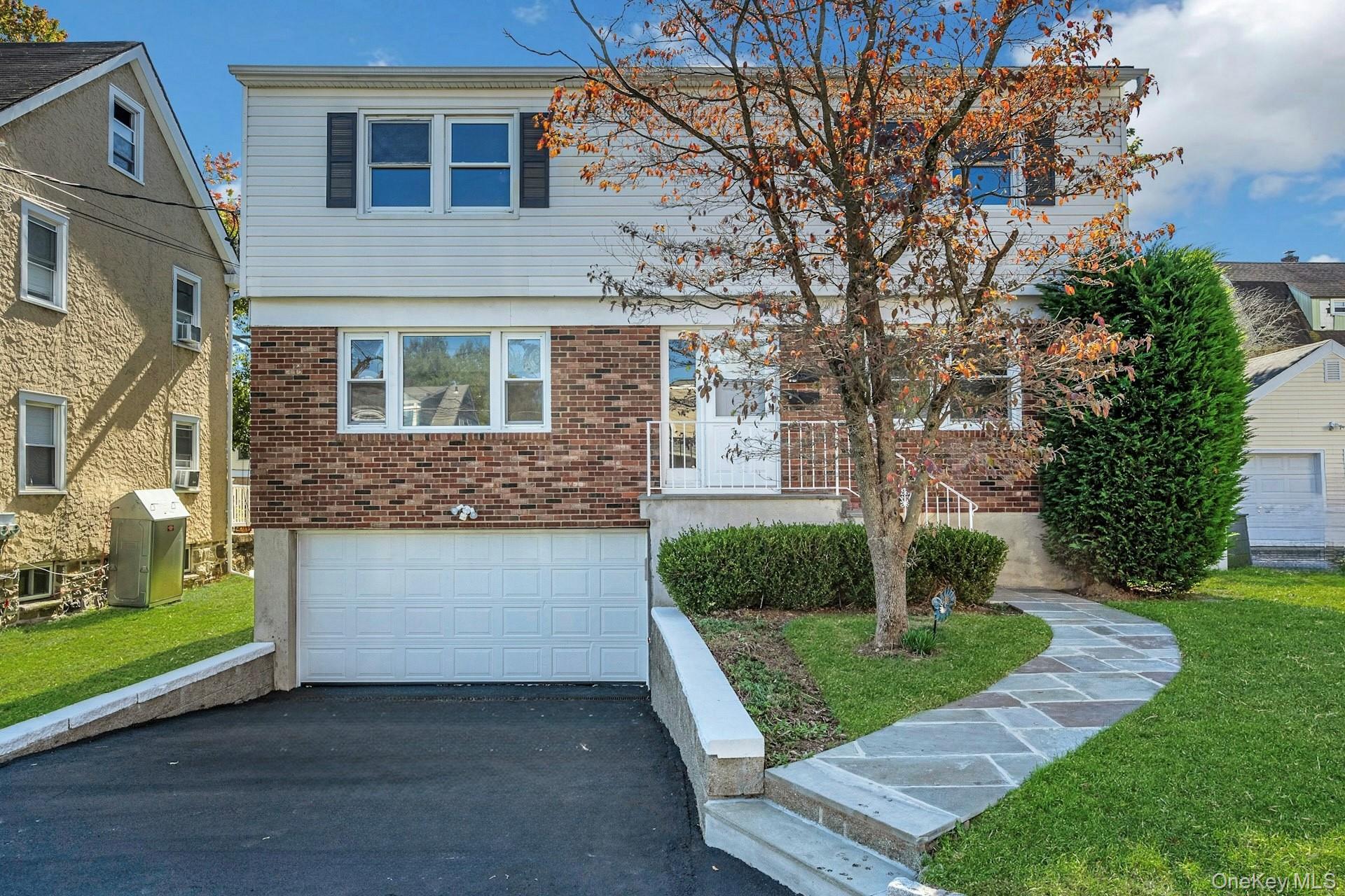 Available NOVEMBER 2025 Newly Updated  Downtown Harrison +/ - 2000 Sqf...