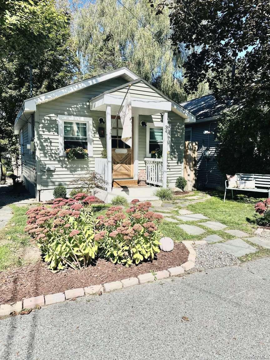 Welcome to Peach Lake, this home features a bright and open main livin...