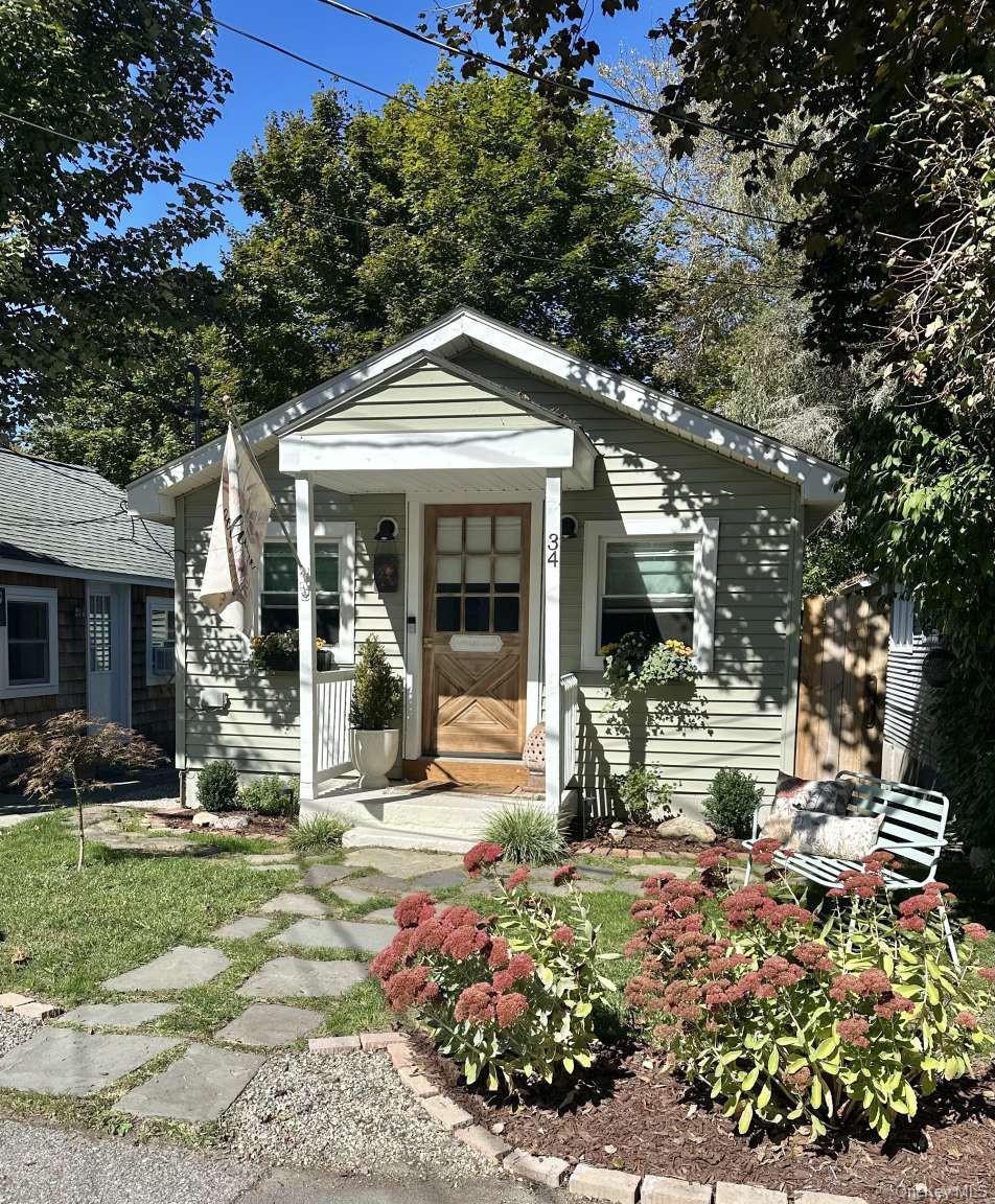 Welcome to Peach Lake, this beautifully renovated home is being offere...