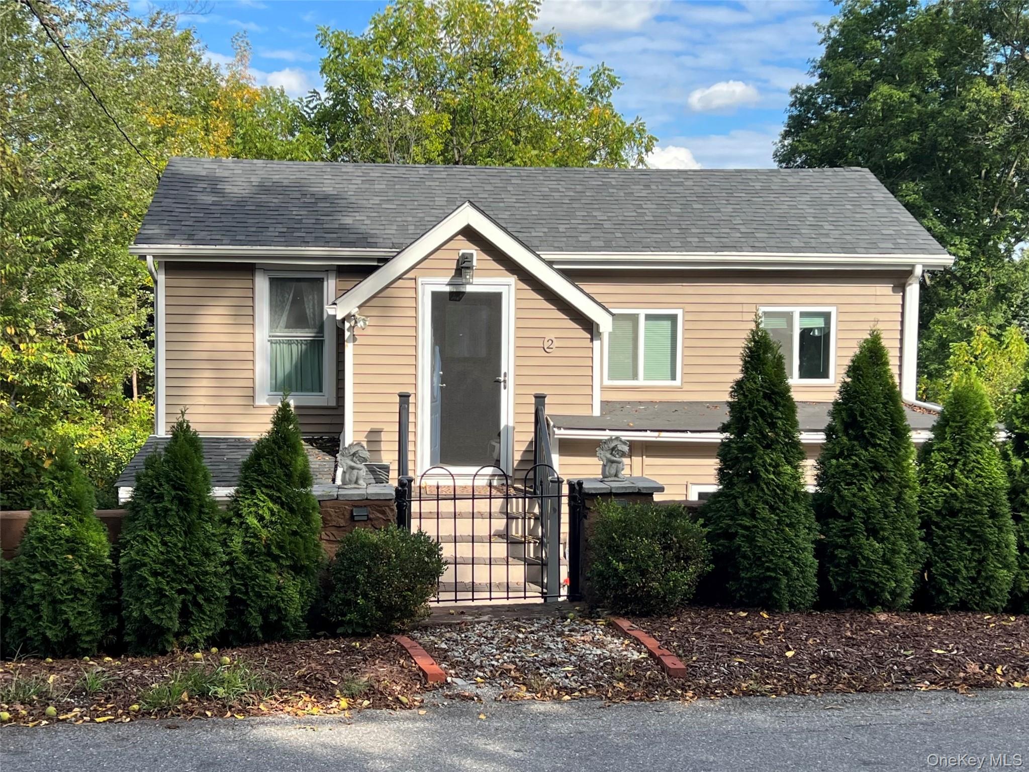 AVAILABLE IMMEDIATELY ! ! Discover the charm of lakeside living in a F...