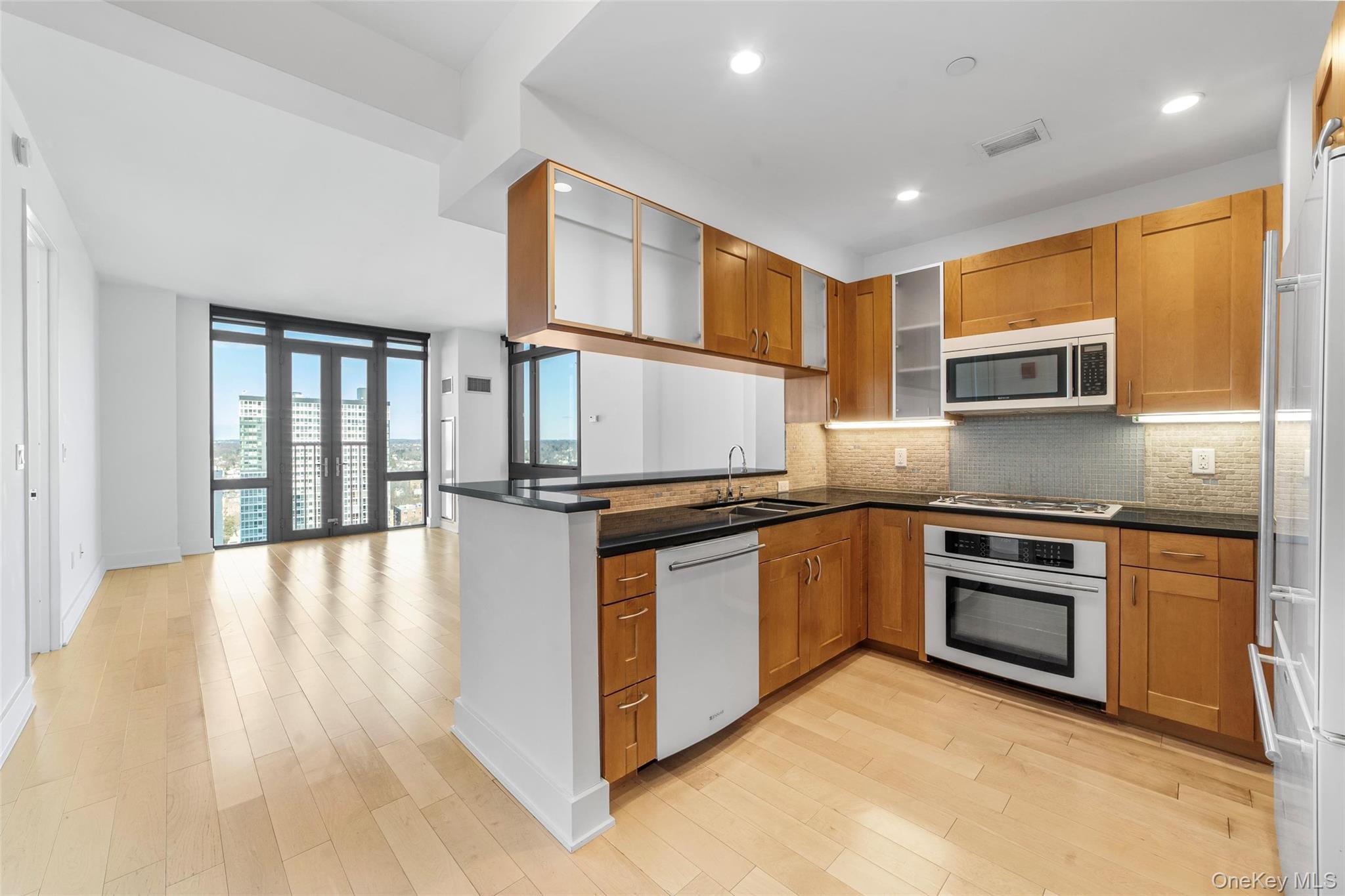 Luxury Condominium Rental with great views on the 21st floor at the de...