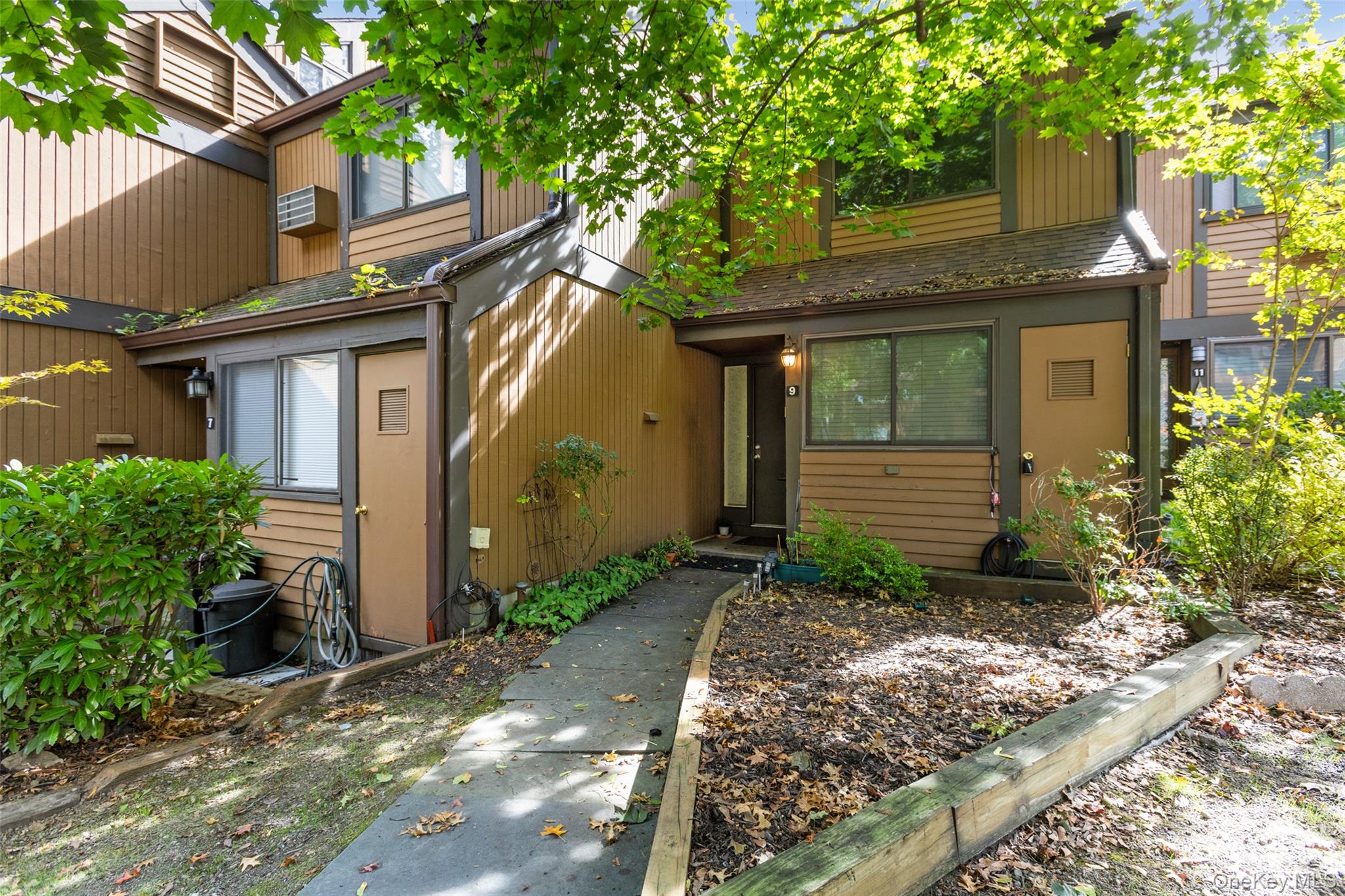 Welcome to this beautifully maintained 2-bedroom plus loft townhouse i...