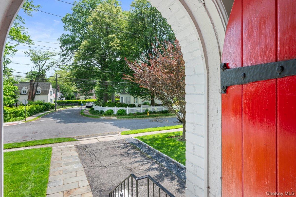 Discover this beautifully renovated duplex apartment with a private en...