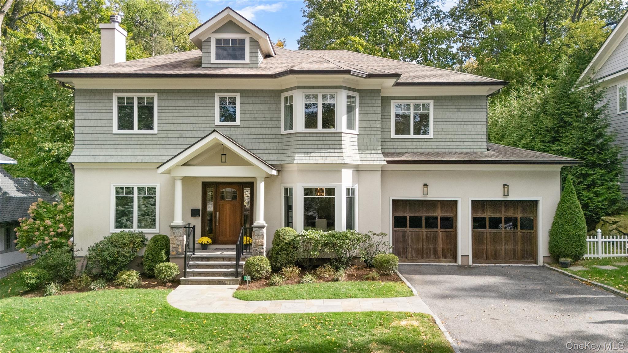 Move right into this better-than-new modern colonial located in the hi...