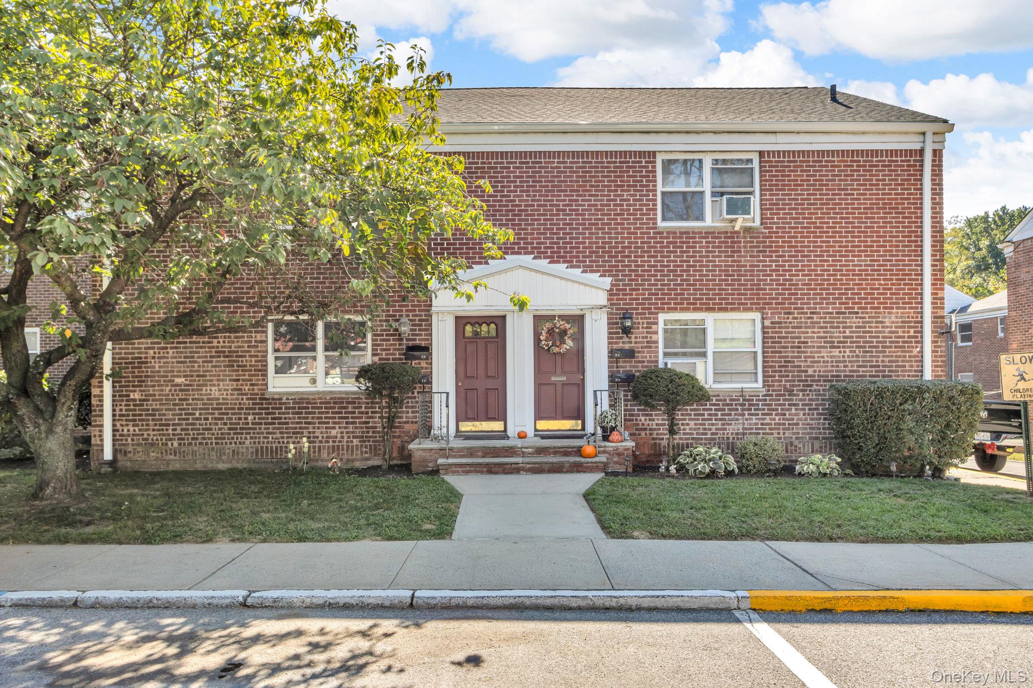 TASTEFULLY UPDATED one bedroom apartment in a PET FRIENDLY, well-maint...