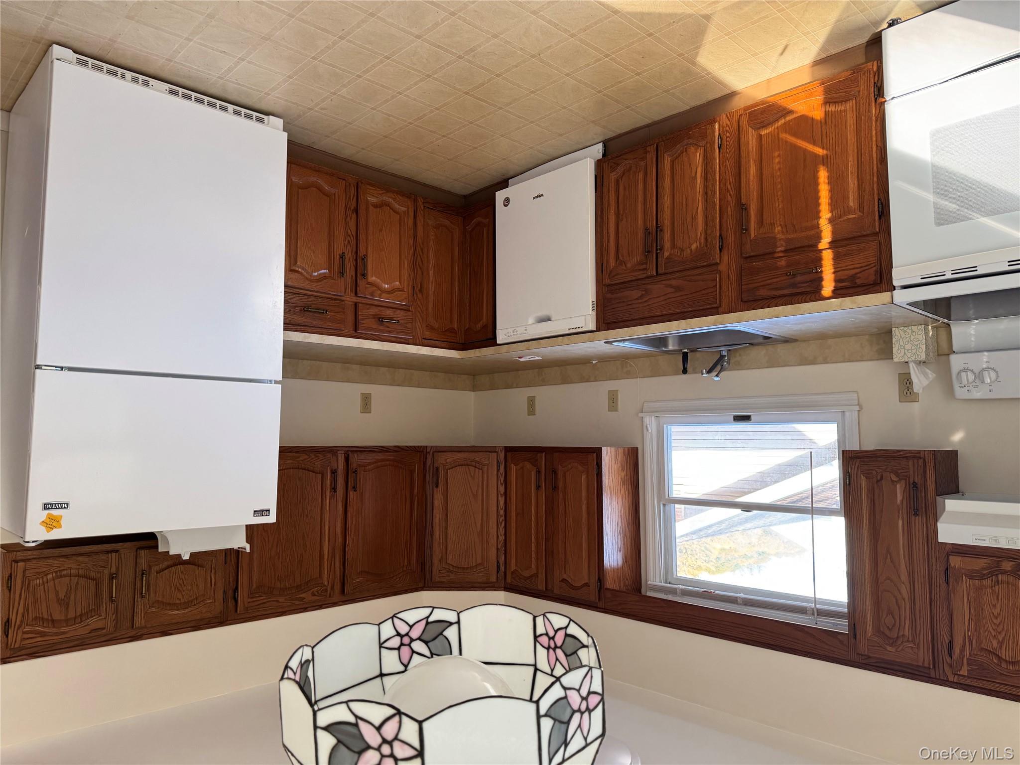 Spacious and bright 2-bedroom apartment on the first floor of a well-m...