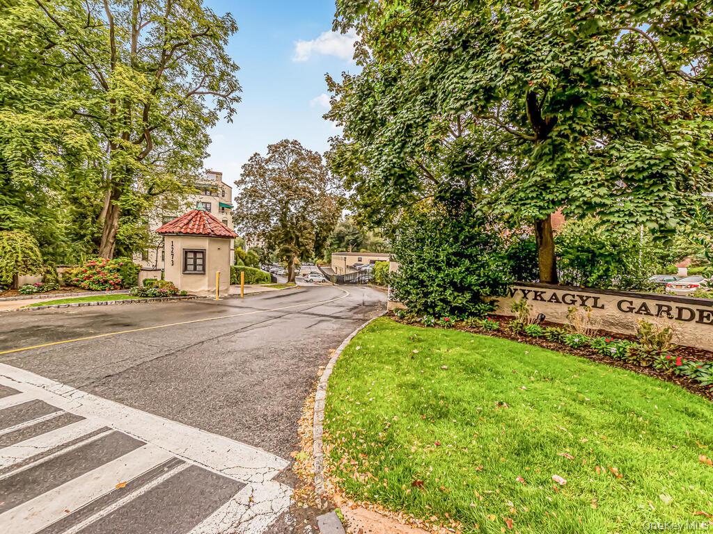 Discover the charm of Wykagyl Gardens with this spacious 2-bedroom, 2-...