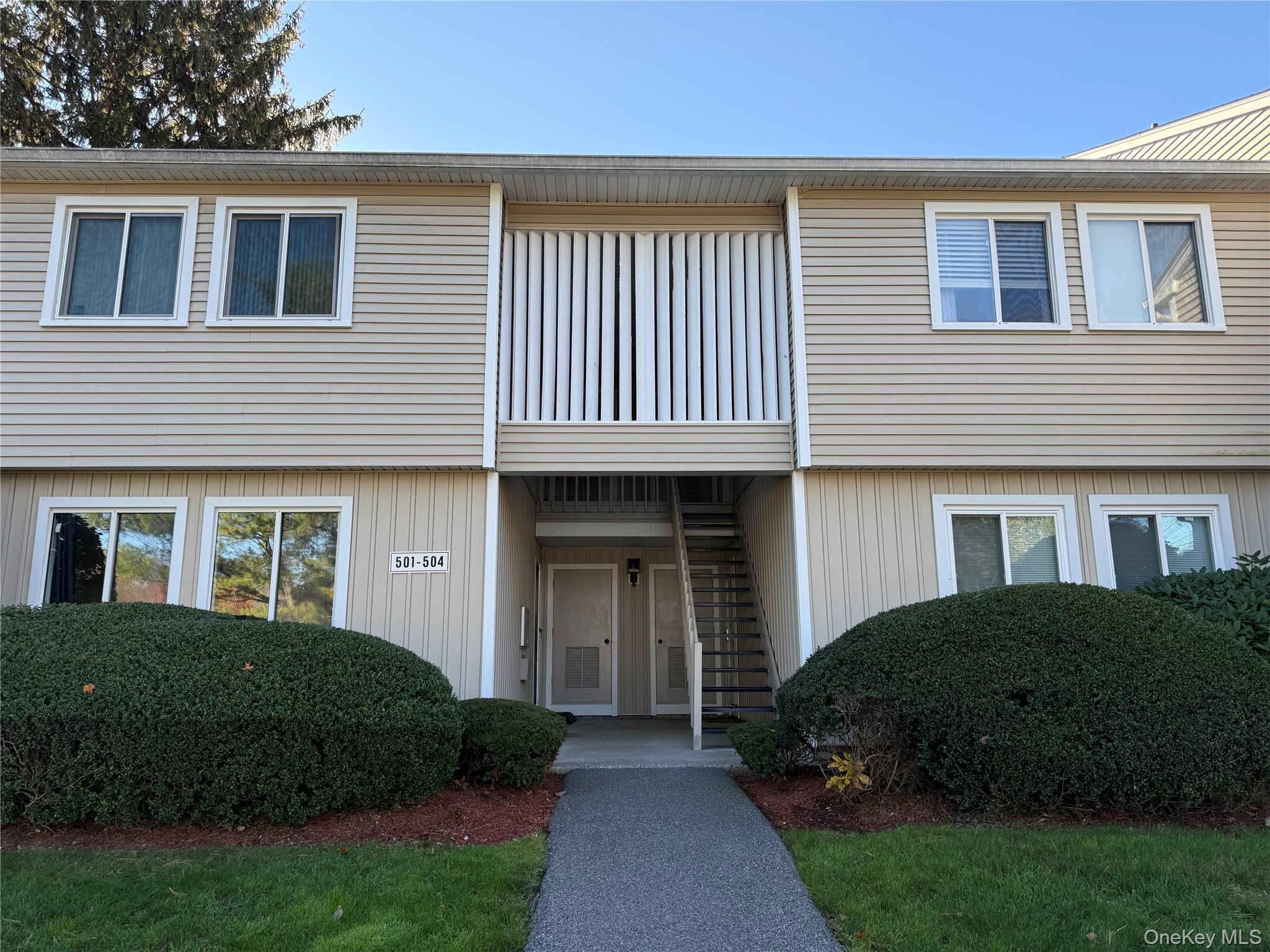 Fully Renovated in 2024 – Move-In Ready First-Floor End Unit in High M...