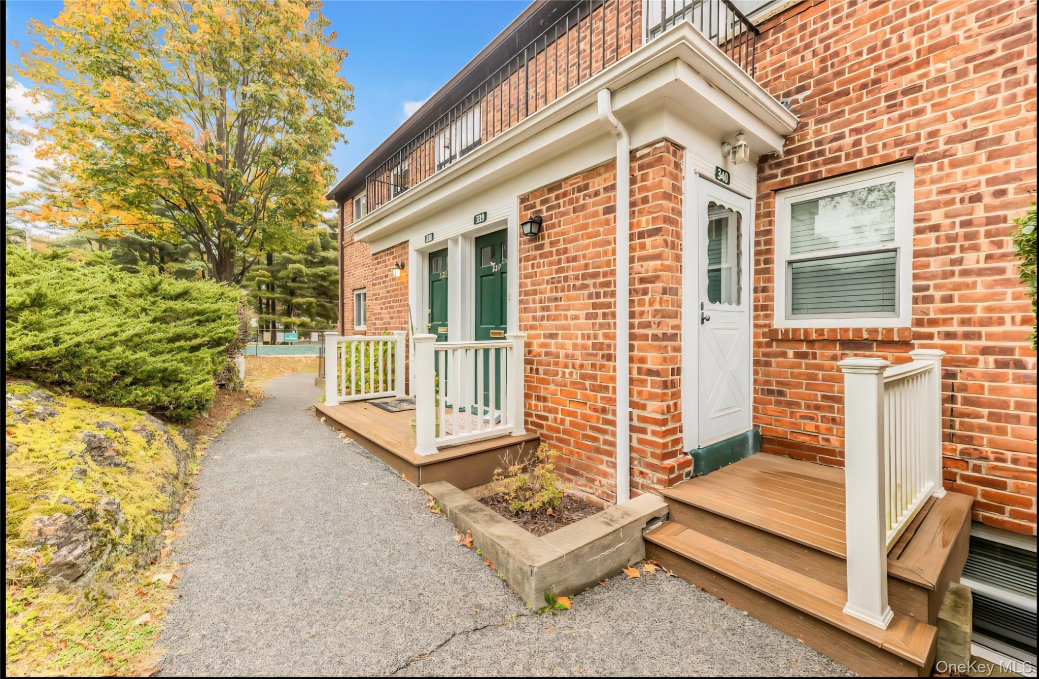 Move right into this gorgeous 2 bedroom sunlight filled unit with priv...