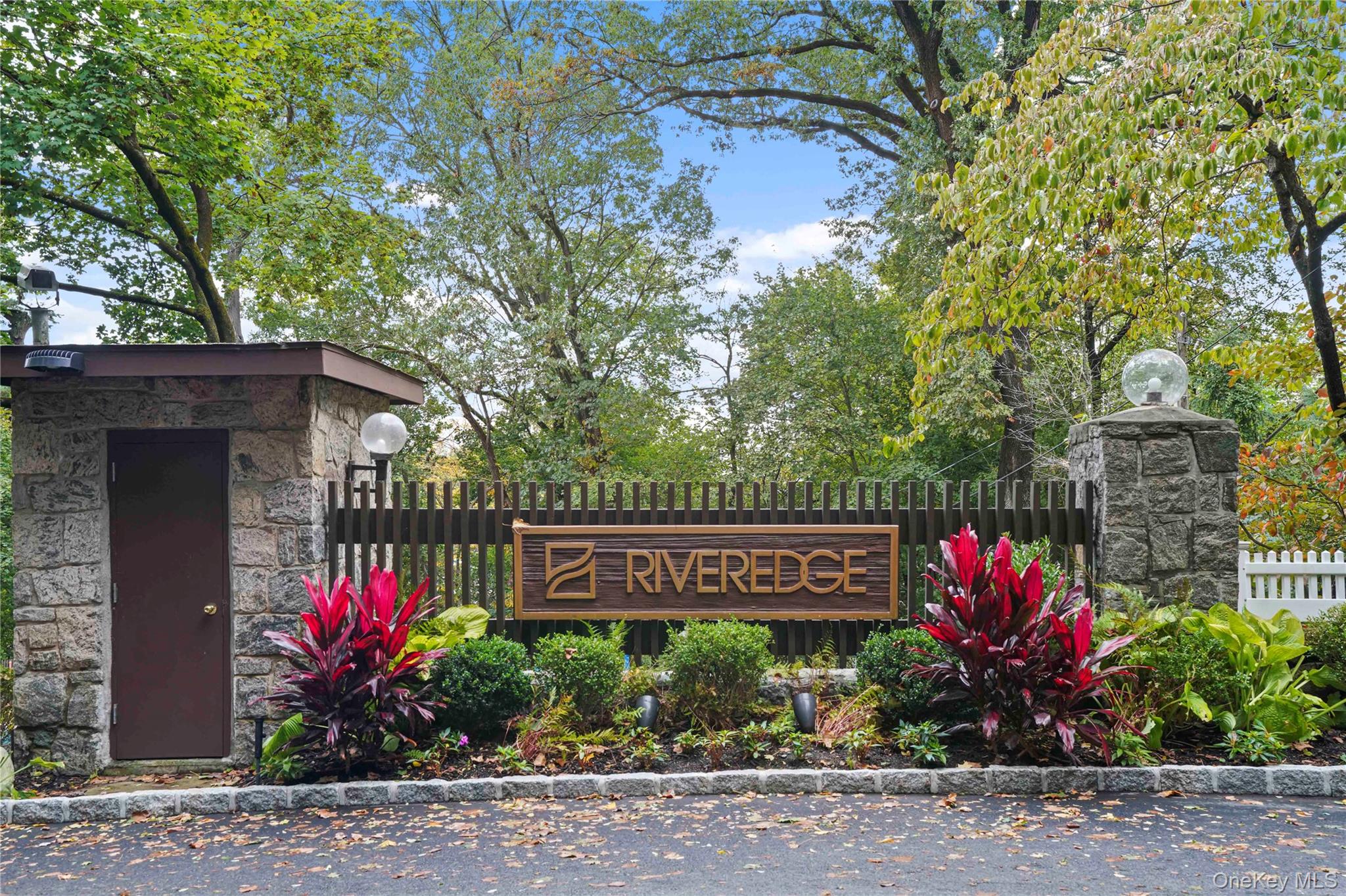 Welcome to the Riveredge, a tranquil and highly desirable cooperative...