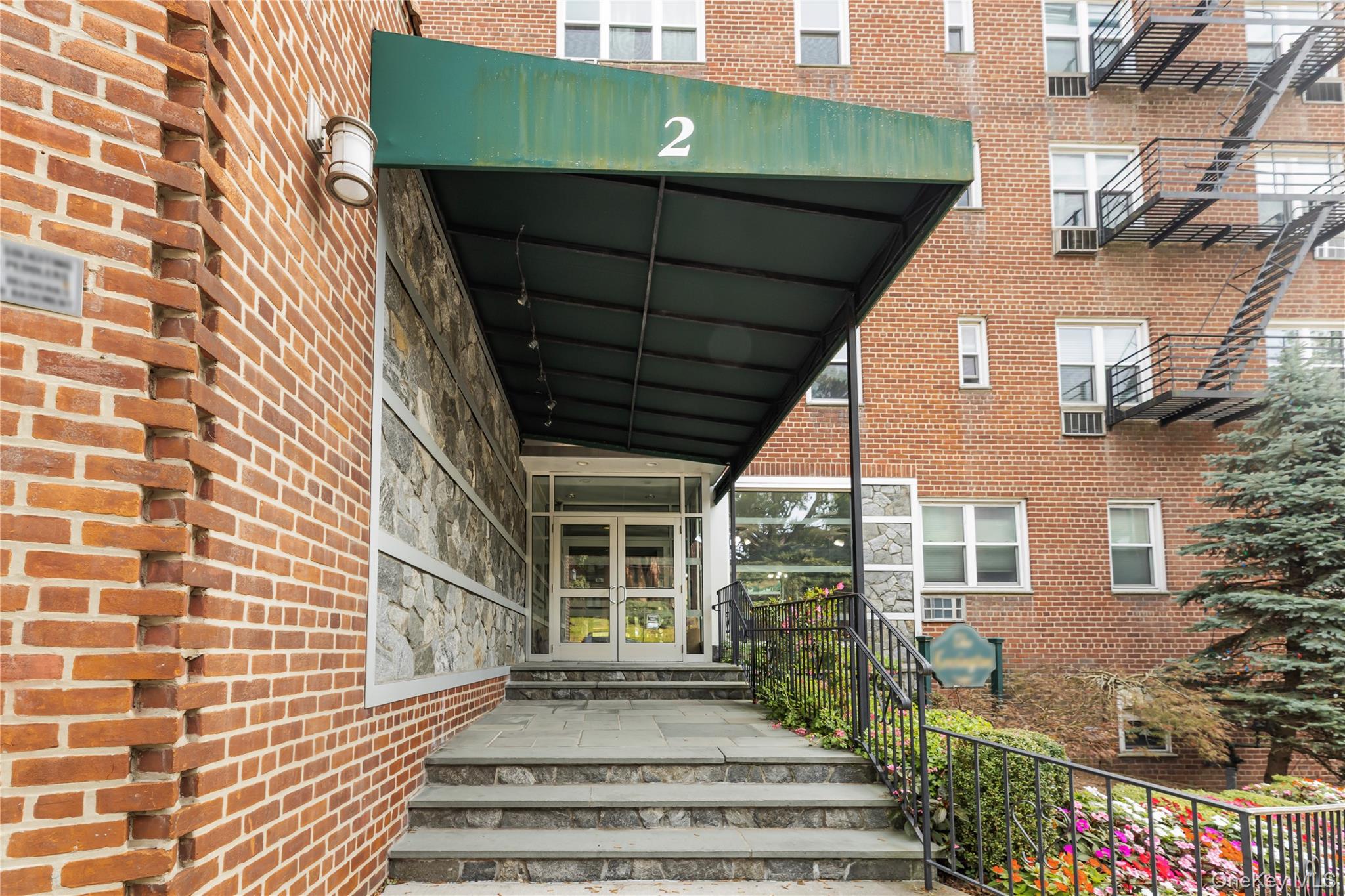 Charming, rare 2 bedroom unit with a terrace in a highly desirable bui...