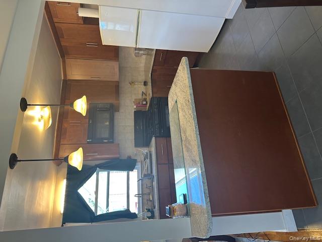 Beautifully updated END UNIT, and is one of the few larger 1 bedrooms...