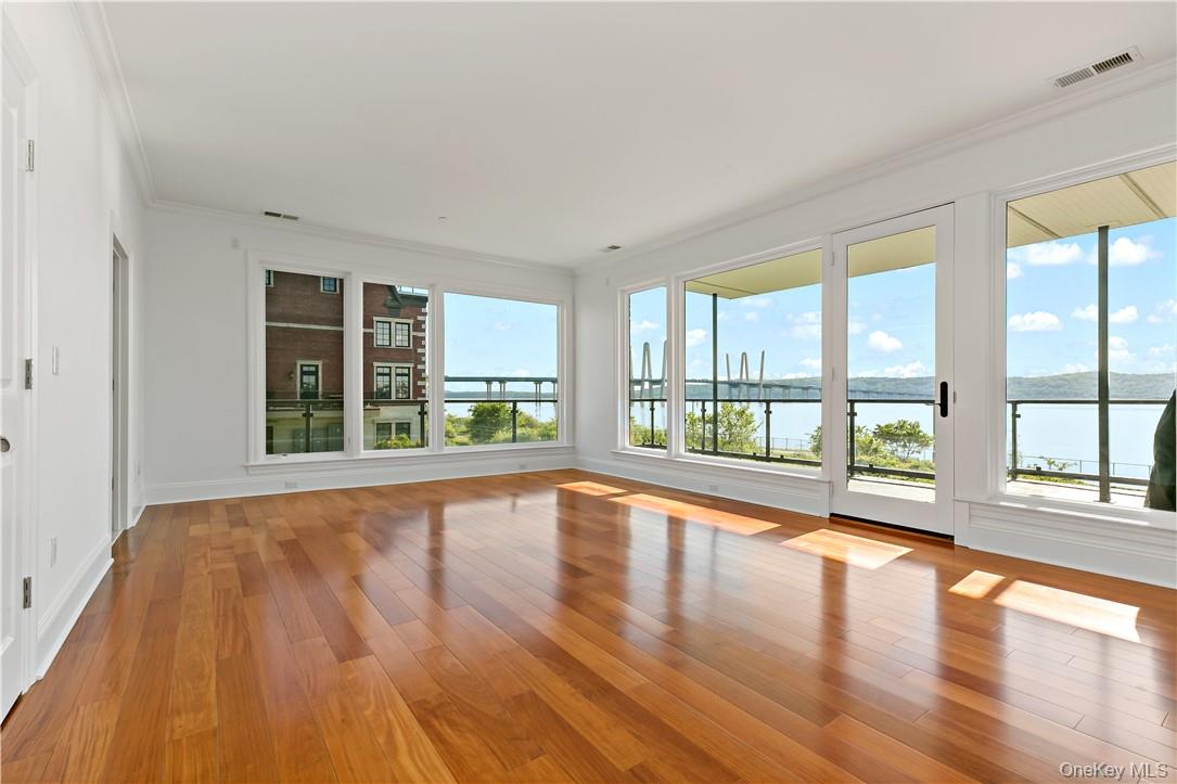 Unlike many comparable properties in the area, this condo boasts excep...