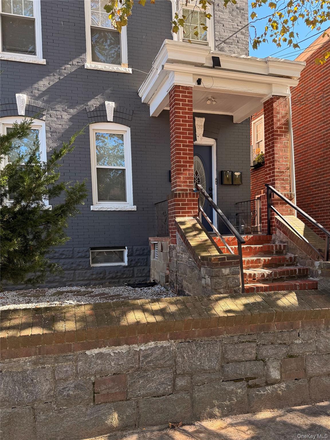 Beautifully updated 2-Bedroom Apartment in Mount Vernon! Enjoy modern...