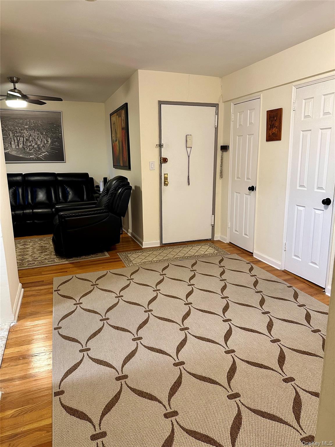 Beautiful and move-in ready 2-bedroom apartment located in the desirab...