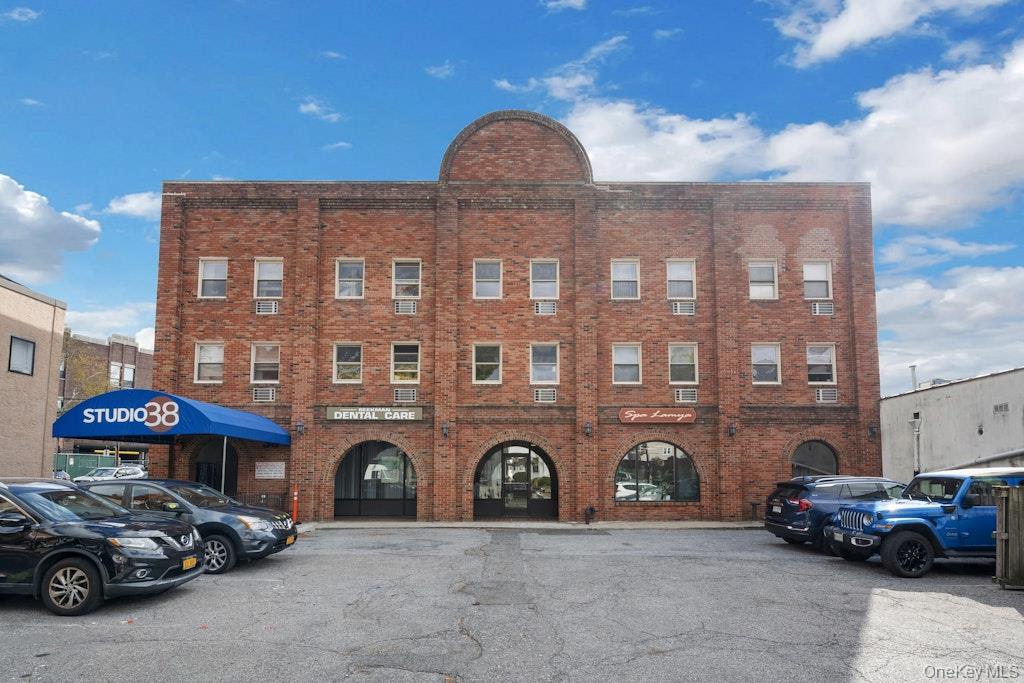 This is a rare rental opportunity in historic Sleepy Hollow in this to...