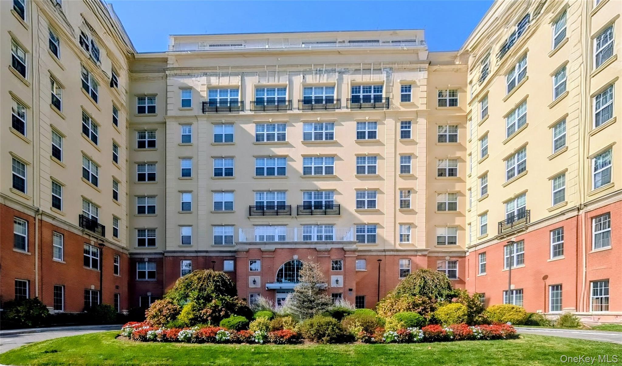 This luxury Larchmont Condo offers today’s effortless “lock and leave”...