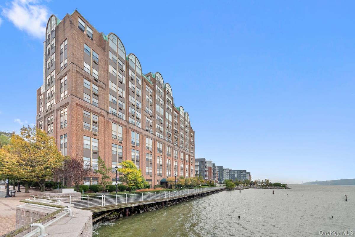 Experience Urban Sophistication in this OPEN LOFT-STYLE Duplex in the...