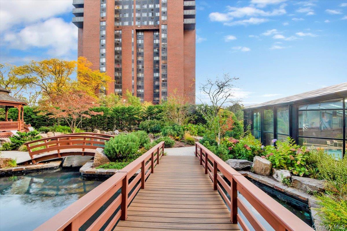 Welcome to your new home with luxury living in the heart of White Plai...