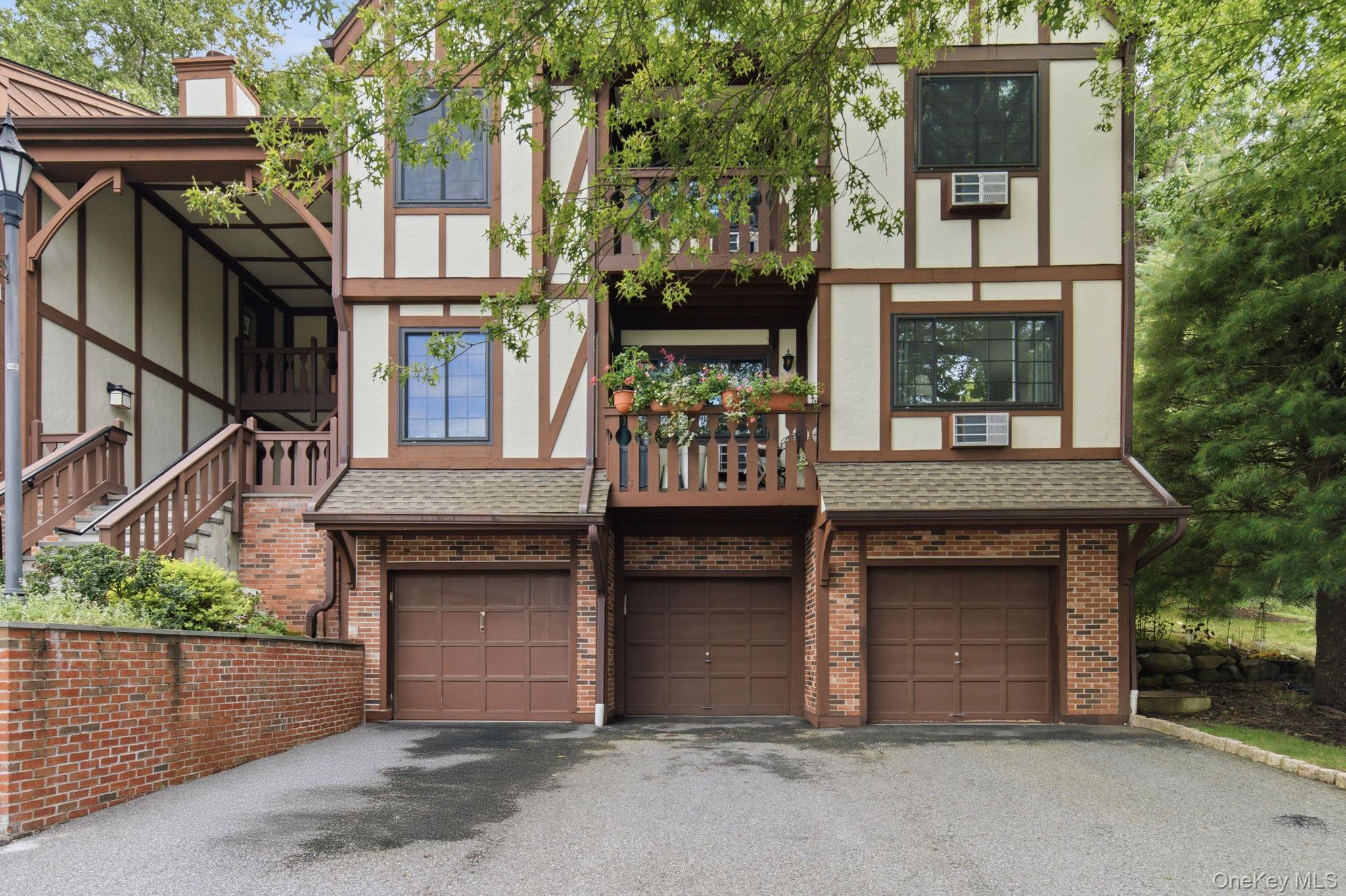 Perched on the top floor of the sought-after Foxwood community, this o...