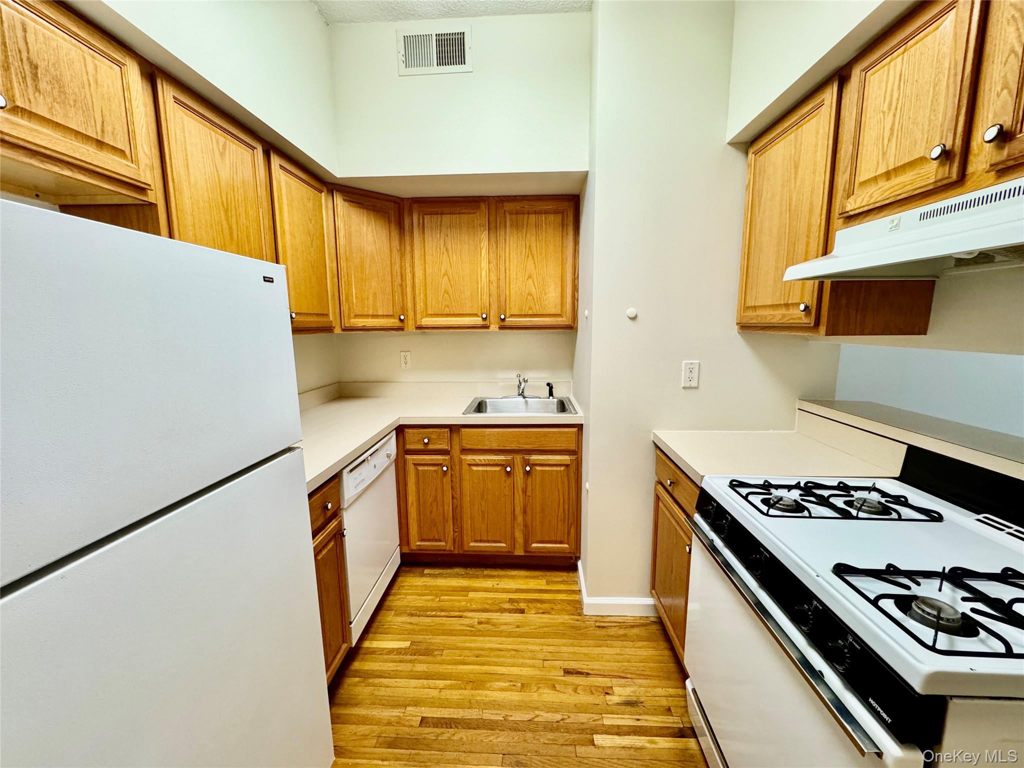 Charming One bed/One bath apartment with extra high ceilings, centrall...