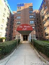 Very nice Studio Apartment located in center of downtown White Plains...