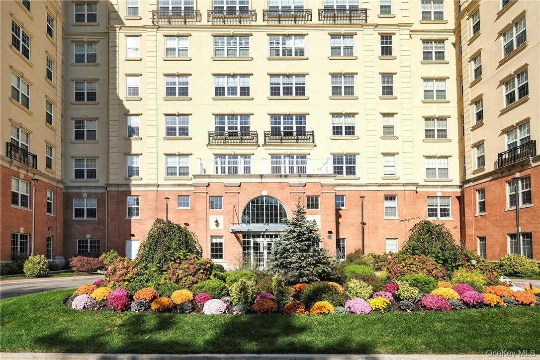 Beautiful 2 bedroom condominium at The Cambium, Larchmont's luxury ful...