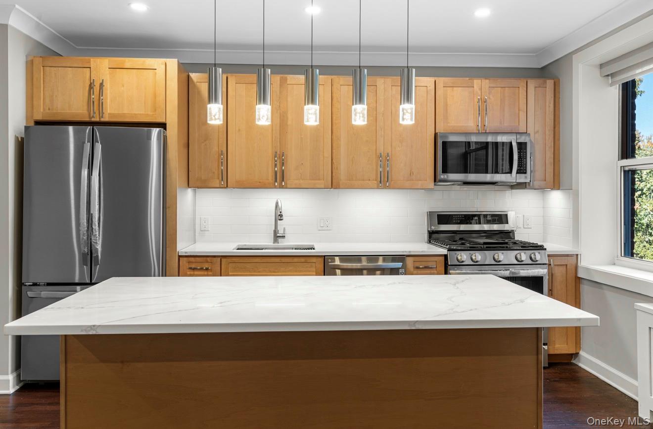 Beautifully renovated 1-bedroom Condo on the 3rd-floor of the desirabl...