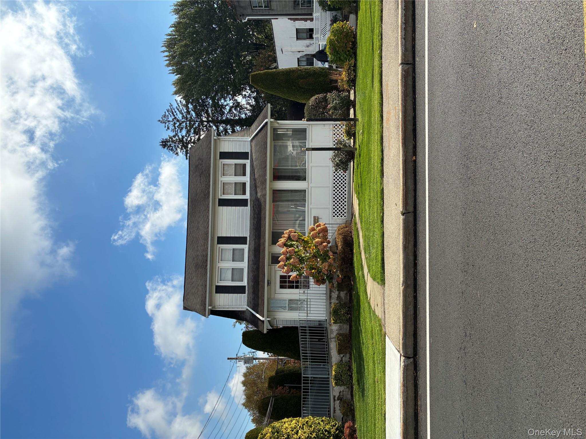 Prime location for your business right in the heart of Valhalla in the...