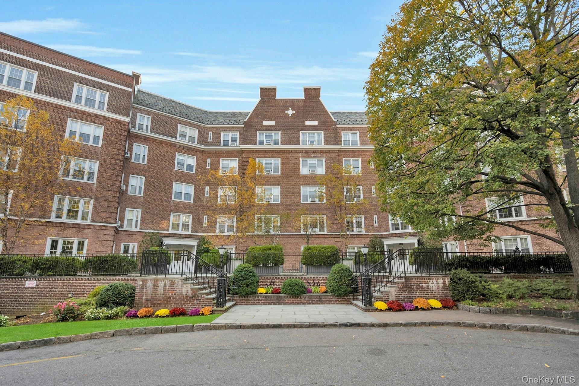 Welcome to Midland Gardens, one of Bronxville’s most desirable coopera...