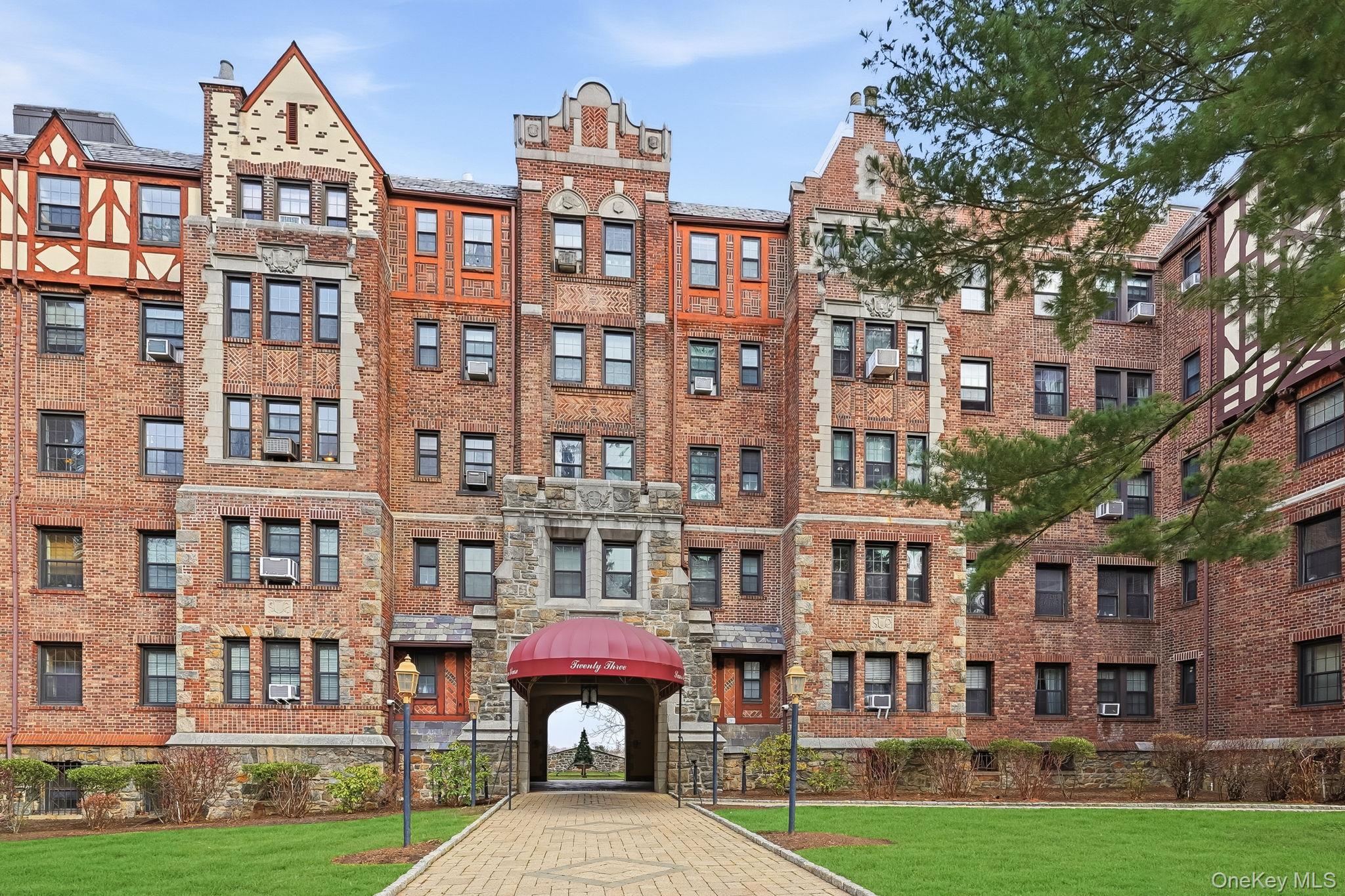 Gem in White Plains New York Landmark Saxon House!
This beautifully up...