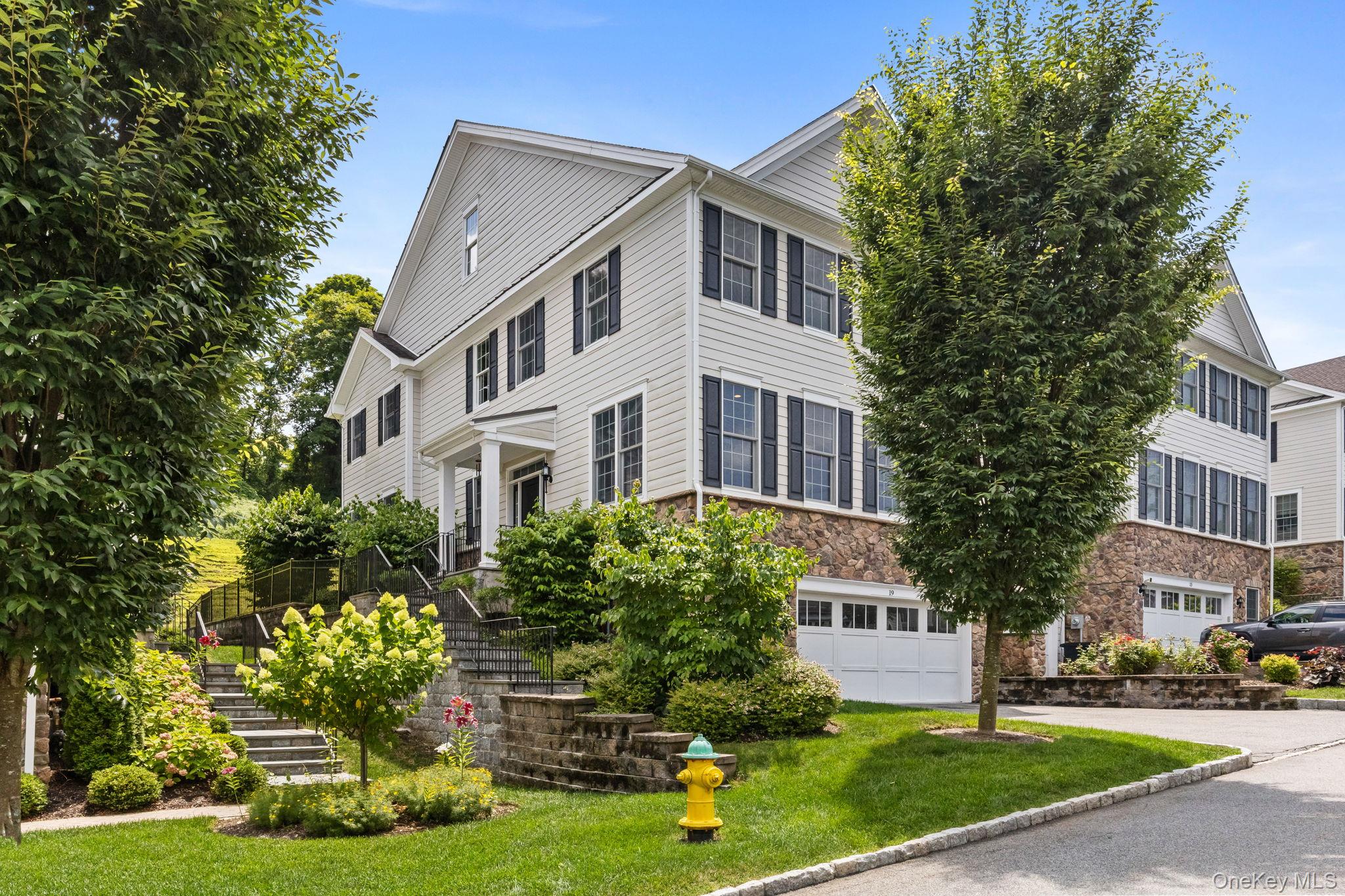 Don't miss out renting this beautiful townhome in the Enclave at Pleas...