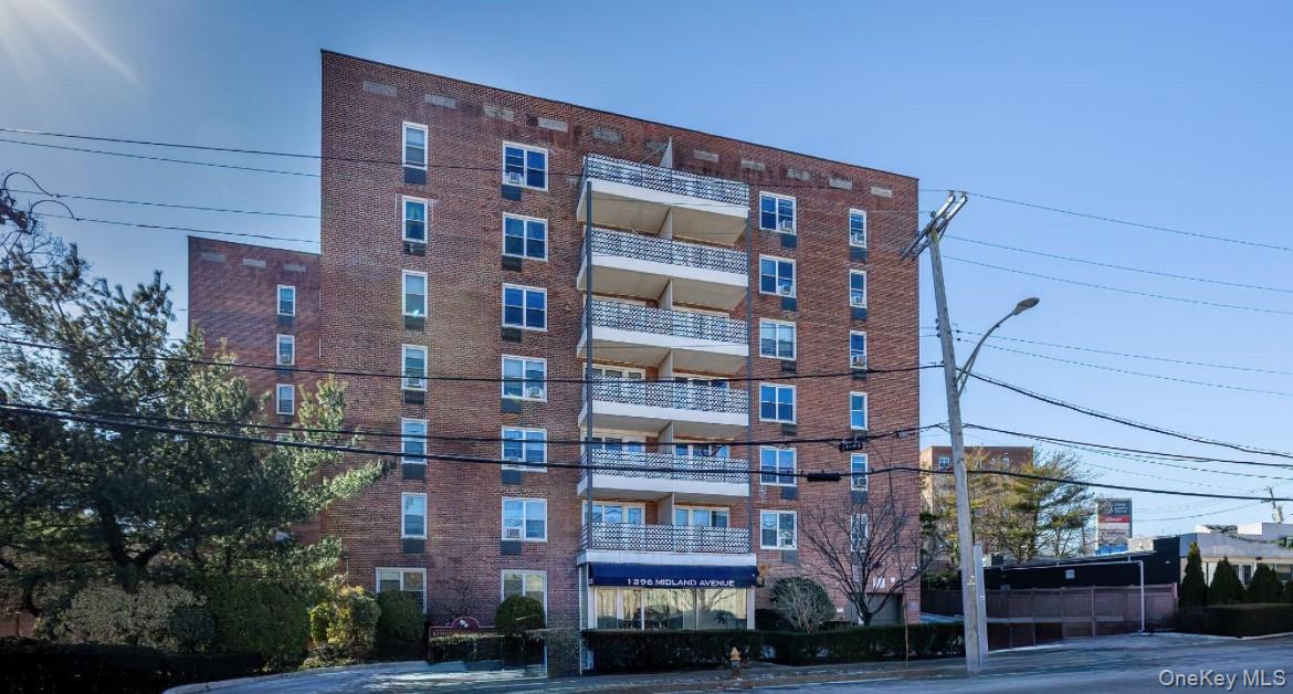 Beautifully Renovated 2 Bedroom near Cross County Mall!
Welcome to the...