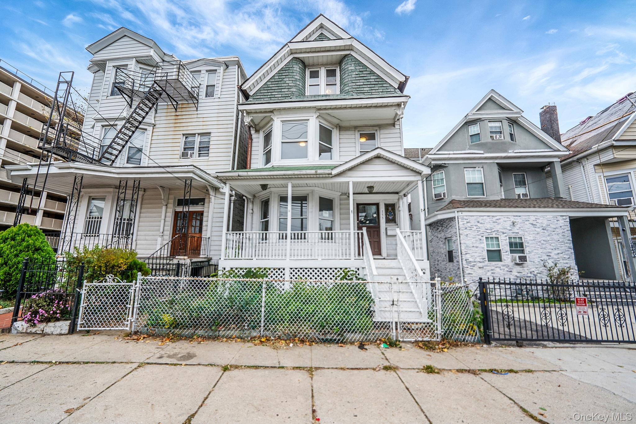 The Gem you are looking for. Magnificent & spacious turn of the centur...