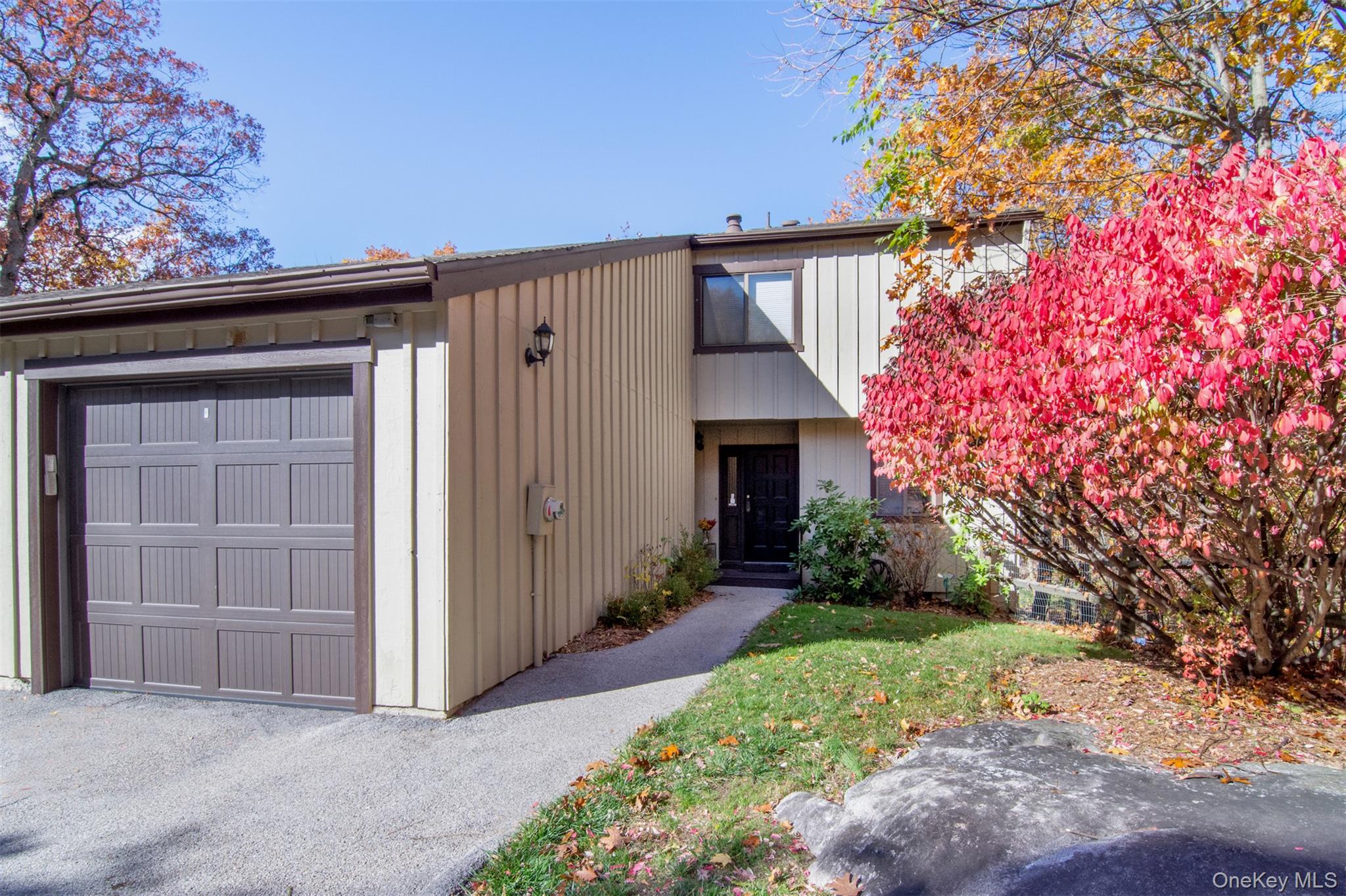 Welcome to your zen retreat—an exceptional end-unit townhome in Irving...