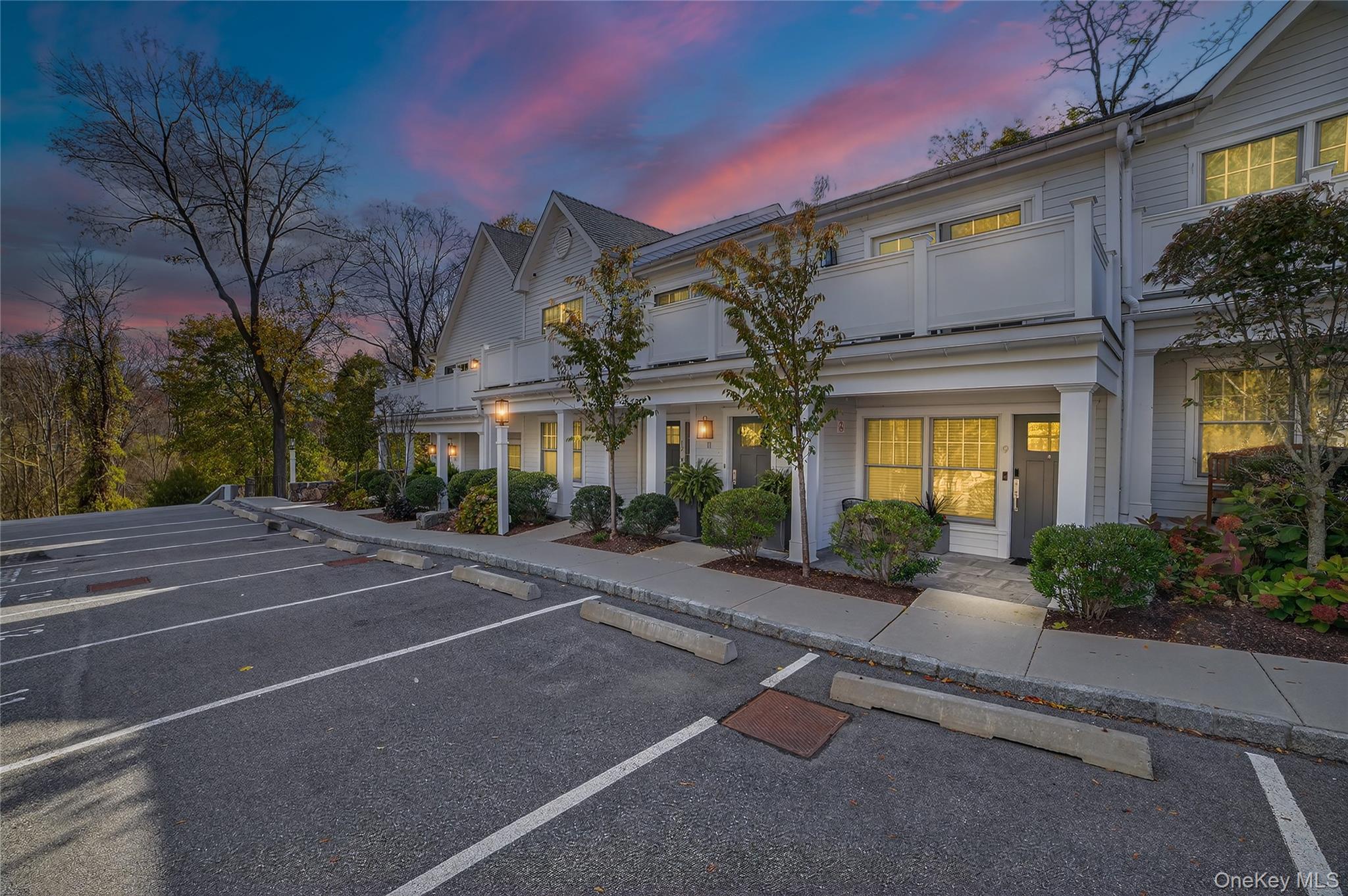 Turn key Beautiful condo in the Heart of Armonk. This one bedroom one...