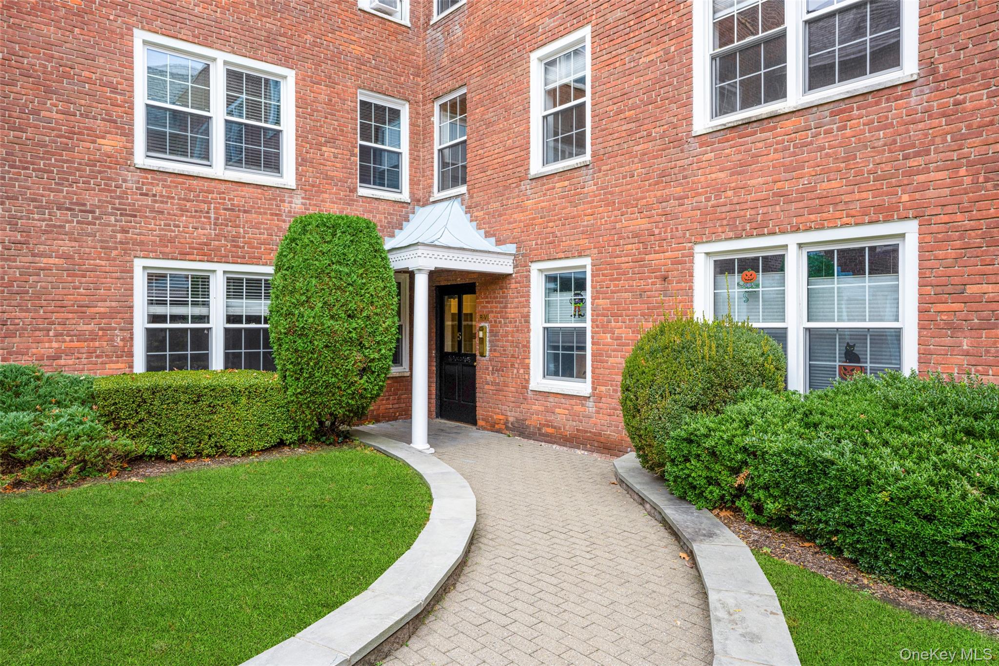 Perfectly situated just steps from Larchmont Village, this spacious ga...